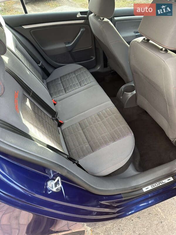 Хэтчбек Volkswagen Golf 2006 в Хороле