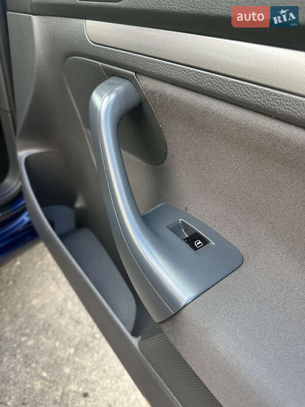 Хэтчбек Volkswagen Golf 2006 в Хороле