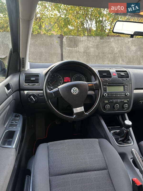 Хэтчбек Volkswagen Golf 2006 в Хороле