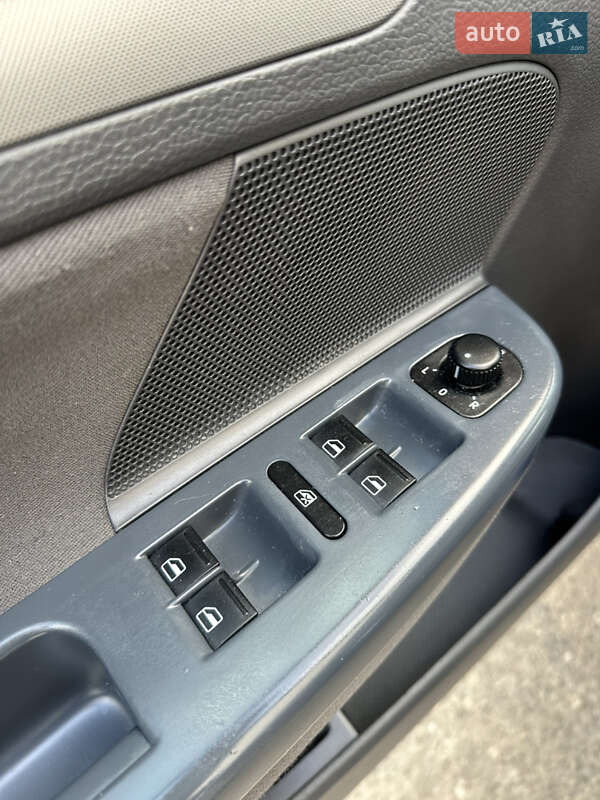 Хэтчбек Volkswagen Golf 2006 в Хороле