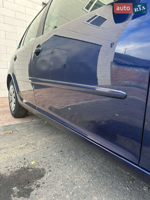 Хэтчбек Volkswagen Golf 2006 в Хороле