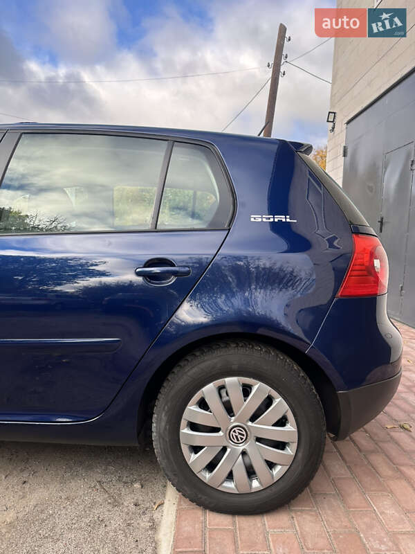 Хэтчбек Volkswagen Golf 2006 в Хороле