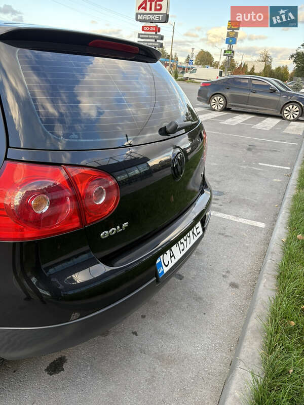 Хэтчбек Volkswagen Golf 2005 в Умани