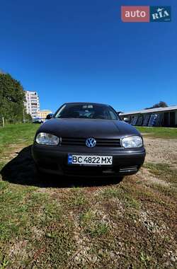 Хэтчбек Volkswagen Golf 2000 в Стебнику