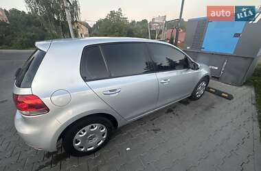 Хэтчбек Volkswagen Golf 2010 в 