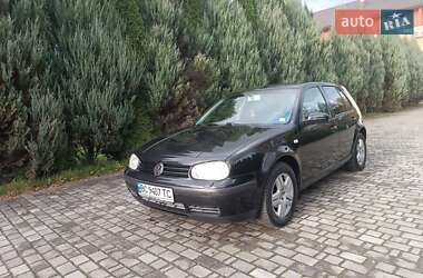 Хэтчбек Volkswagen Golf 2002 в Самборе