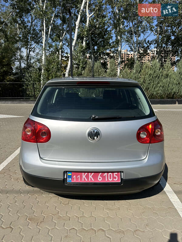 Хэтчбек Volkswagen Golf 2005 в Киеве