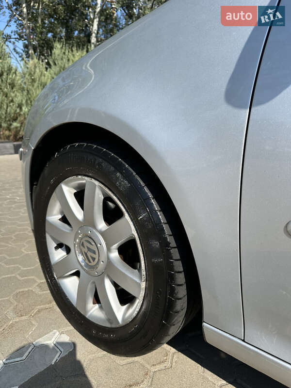 Хэтчбек Volkswagen Golf 2005 в Киеве