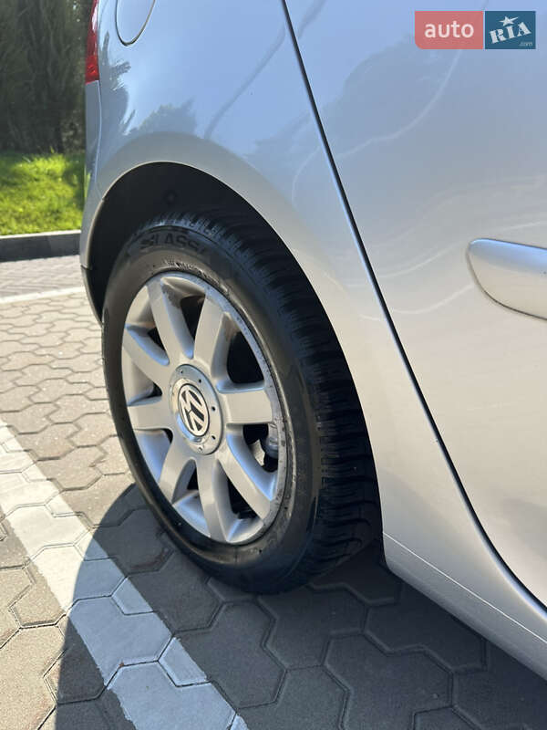 Хэтчбек Volkswagen Golf 2005 в Киеве
