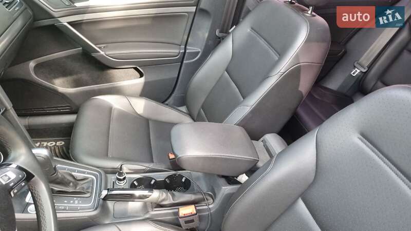 Хэтчбек Volkswagen Golf 2020 в Днепре