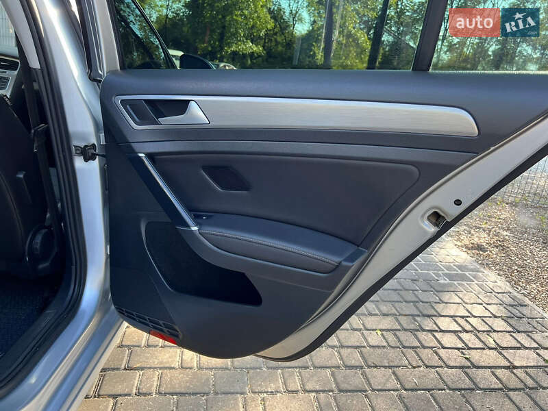 Универсал Volkswagen Golf 2013 в Залещиках