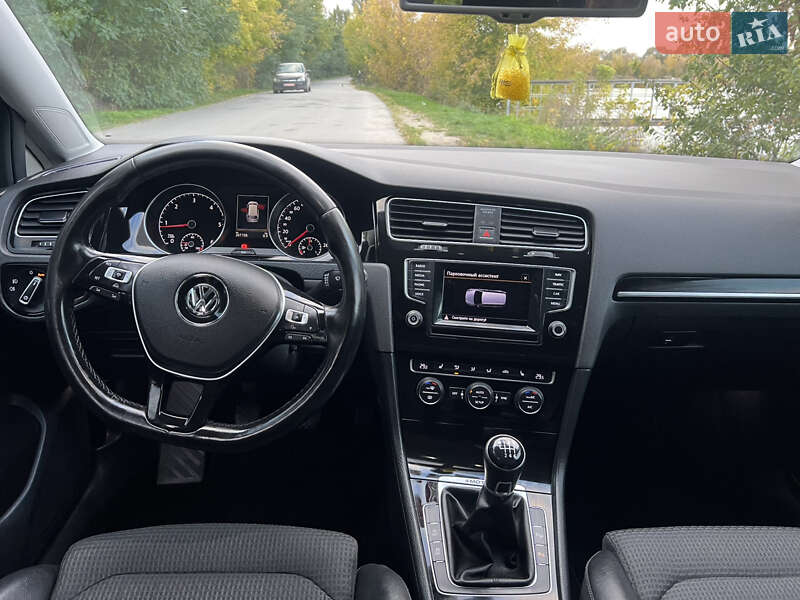 Універсал Volkswagen Golf 2014 в Рівному