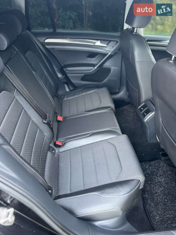 Універсал Volkswagen Golf 2014 в Рівному