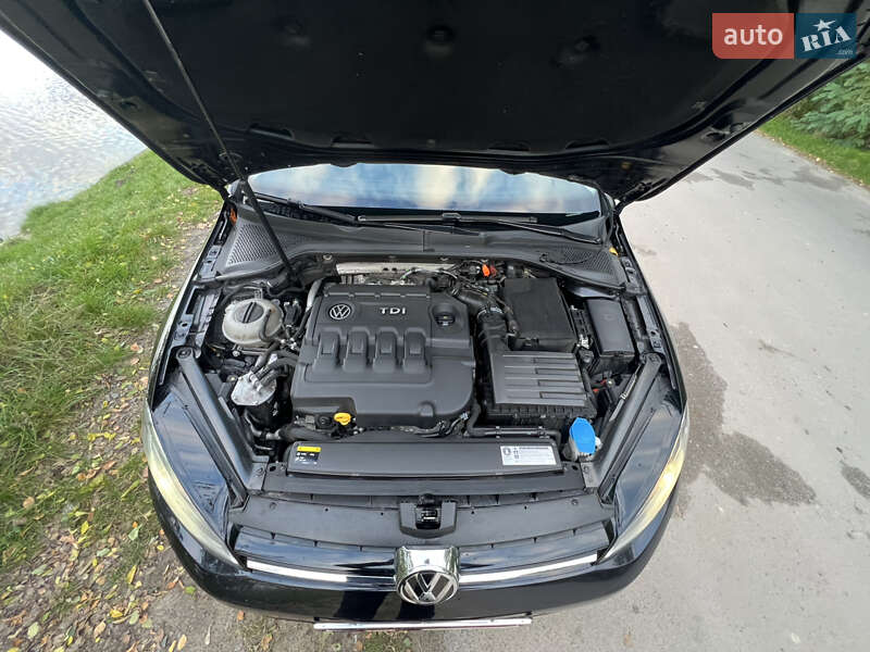 Універсал Volkswagen Golf 2014 в Рівному