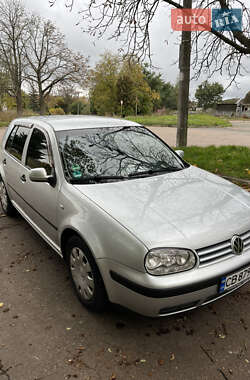 Хетчбек Volkswagen Golf 2002 в Чернігові
