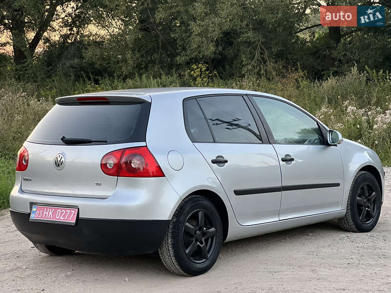 Хэтчбек Volkswagen Golf 2004 в Тернополе