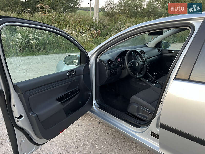 Хэтчбек Volkswagen Golf 2004 в Тернополе