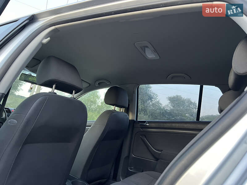 Хэтчбек Volkswagen Golf 2004 в Тернополе