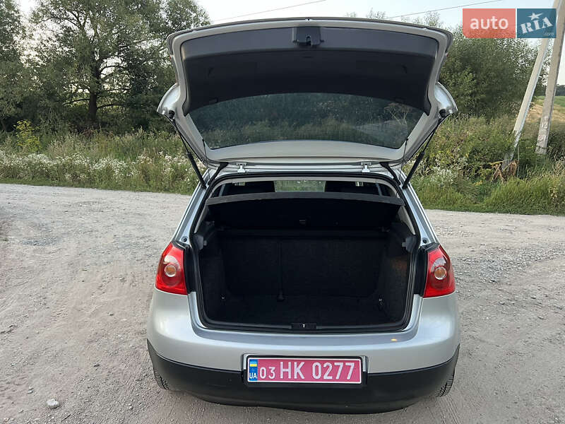 Хэтчбек Volkswagen Golf 2004 в Тернополе