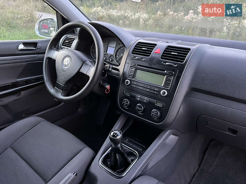 Хэтчбек Volkswagen Golf 2004 в Тернополе