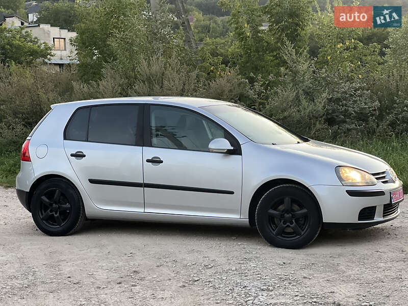 Хэтчбек Volkswagen Golf 2004 в Тернополе