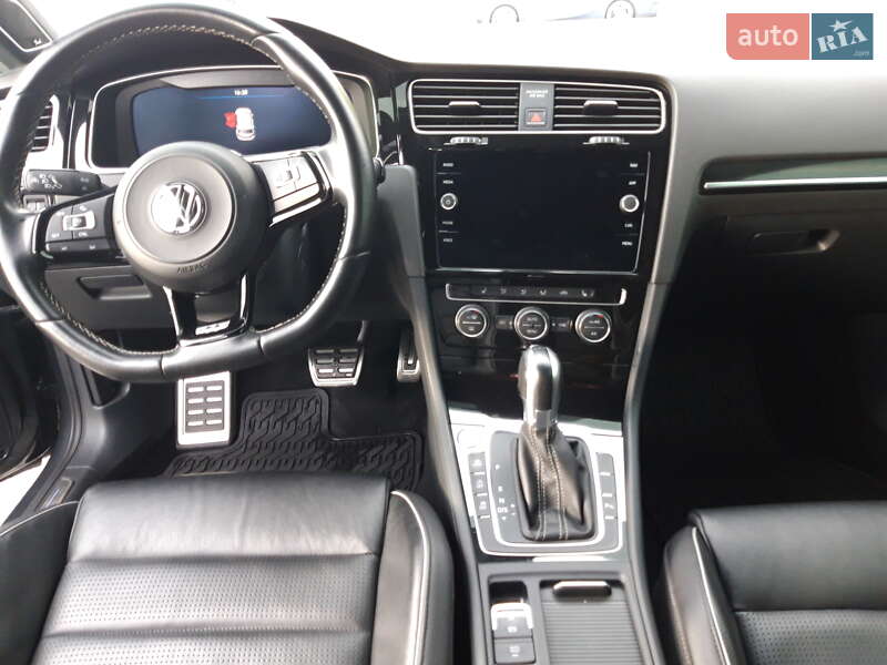 Хетчбек Volkswagen Golf 2018 в Києві