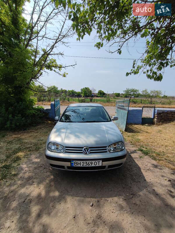 Хэтчбек Volkswagen Golf 2000 в Синельниково