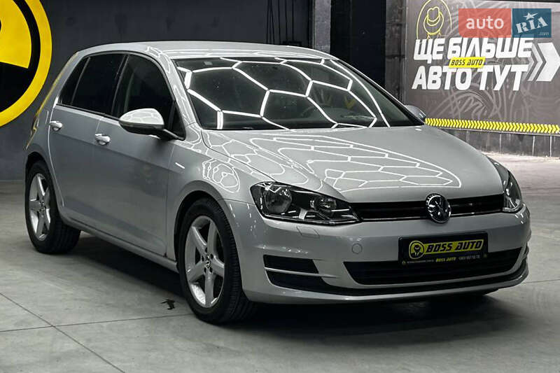 Хэтчбек Volkswagen Golf 2012 в Черновцах фото Хэтчбек Volkswagen Golf 2012 в Черновцах