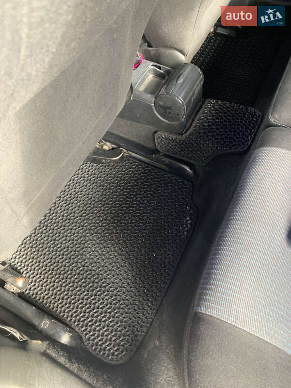 Хэтчбек Volkswagen Golf 2003 в Дубно фото 18 Хэтчбек Volkswagen Golf 2003 в Дубно