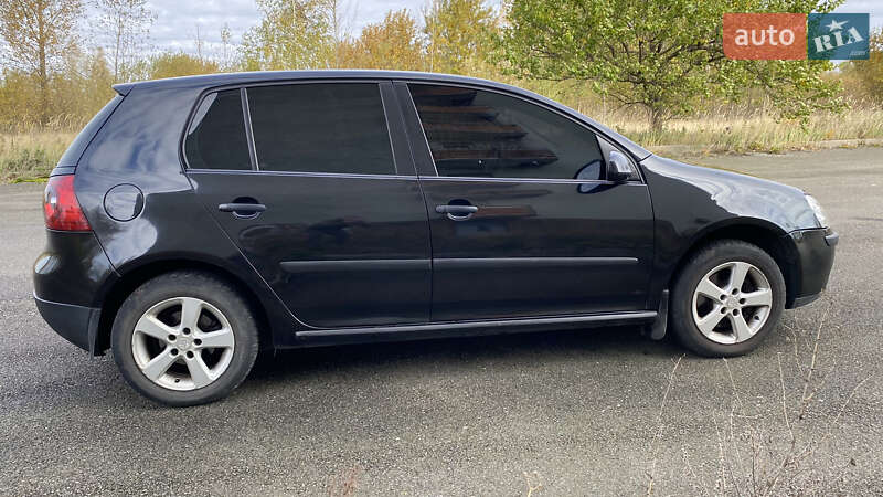 Хэтчбек Volkswagen Golf 2004 в Иванкове