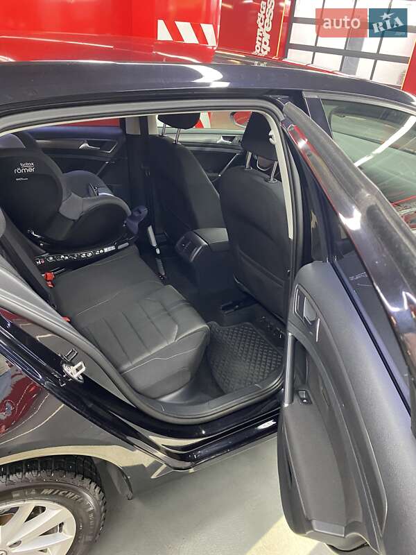 Хетчбек Volkswagen Golf 2013 в Києві