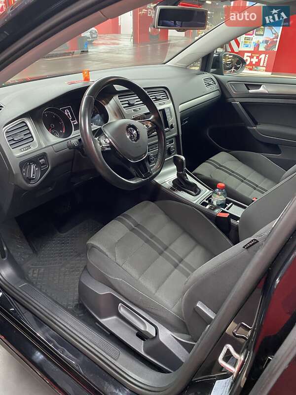 Хетчбек Volkswagen Golf 2013 в Києві