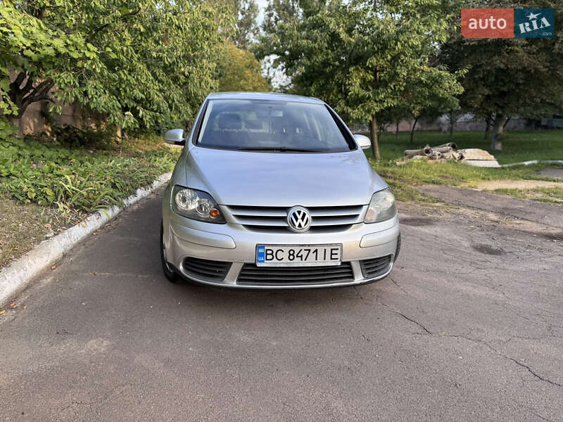 Хетчбек Volkswagen Golf 2005 в Львові