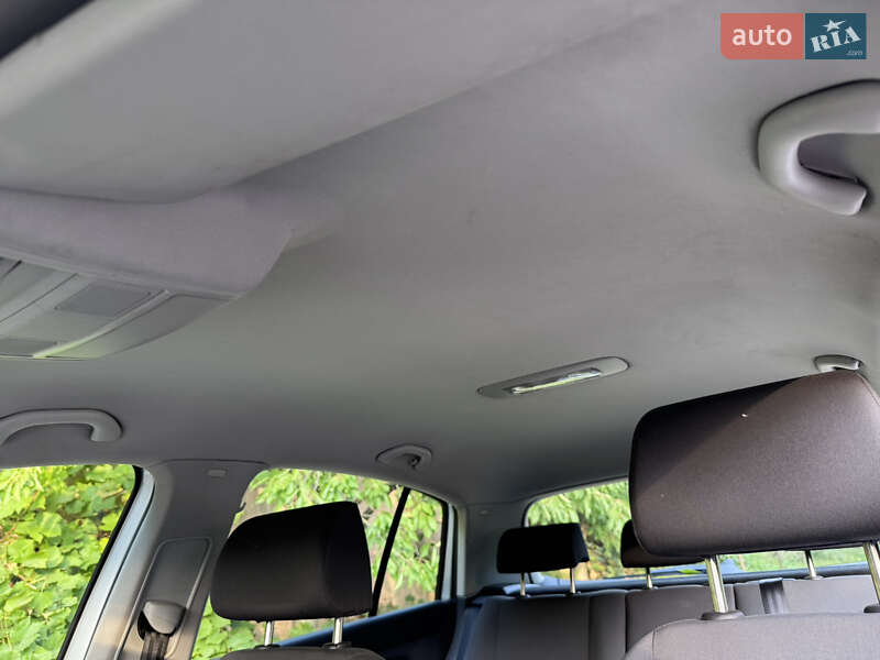 Хетчбек Volkswagen Golf 2005 в Львові