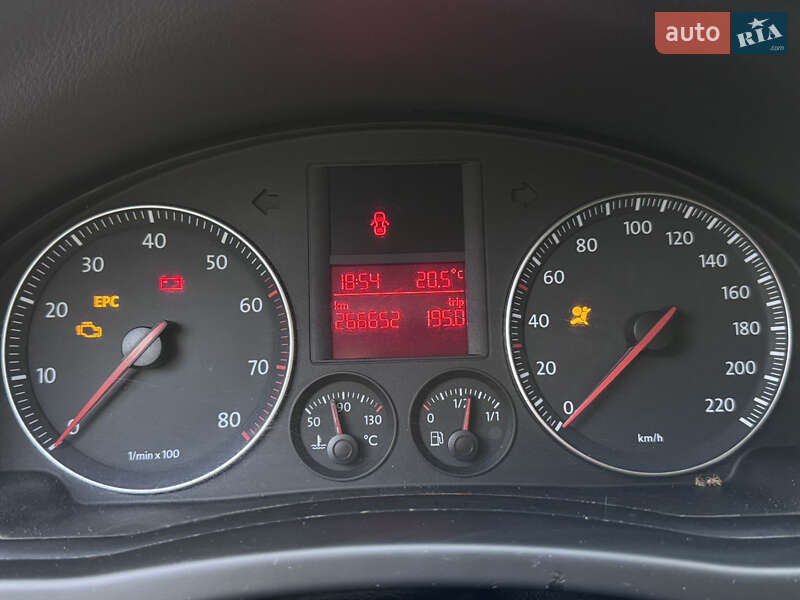 Хетчбек Volkswagen Golf 2005 в Львові