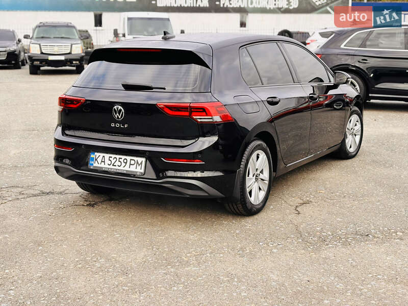 Хэтчбек Volkswagen Golf 2020 в Киеве