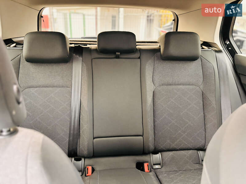 Хэтчбек Volkswagen Golf 2020 в Киеве