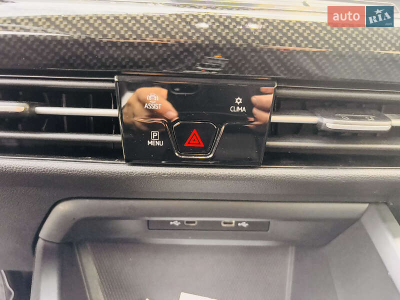 Хэтчбек Volkswagen Golf 2020 в Киеве