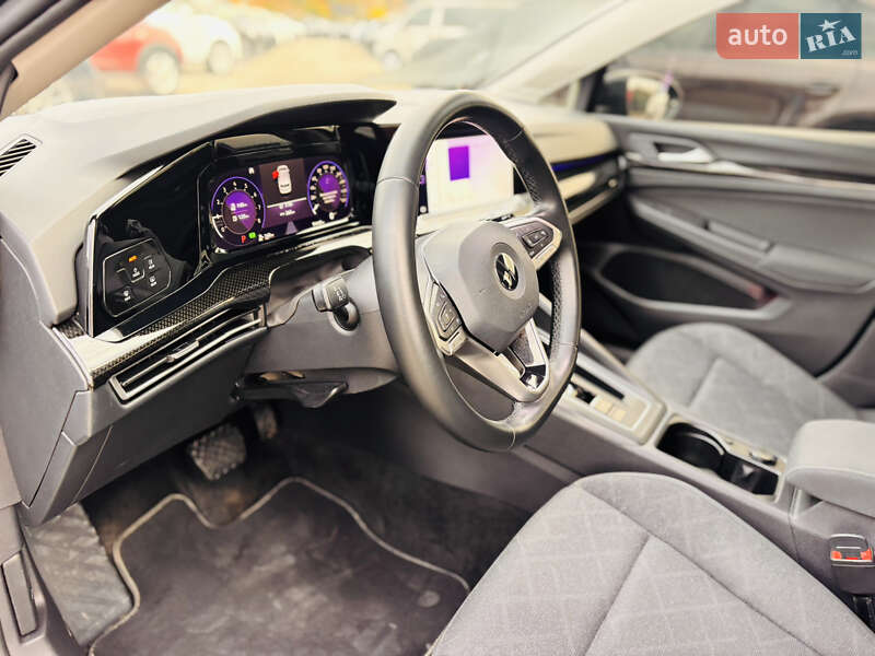 Хэтчбек Volkswagen Golf 2020 в Киеве