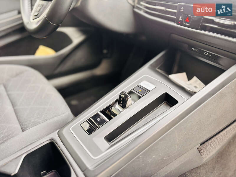 Хэтчбек Volkswagen Golf 2020 в Киеве