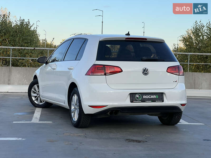 Хэтчбек Volkswagen Golf 2014 в Киеве