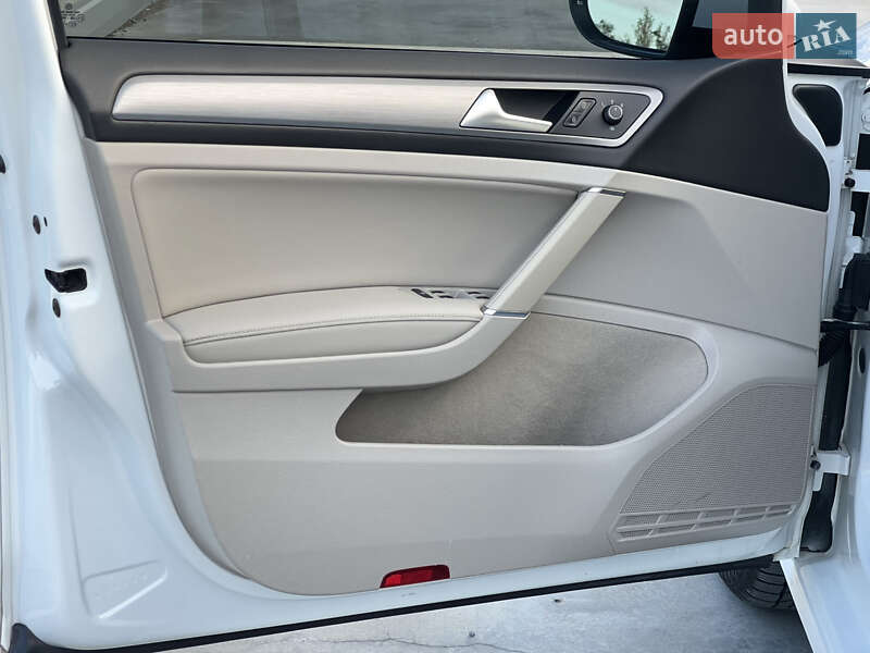 Хэтчбек Volkswagen Golf 2014 в Киеве