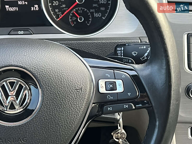 Хэтчбек Volkswagen Golf 2014 в Киеве