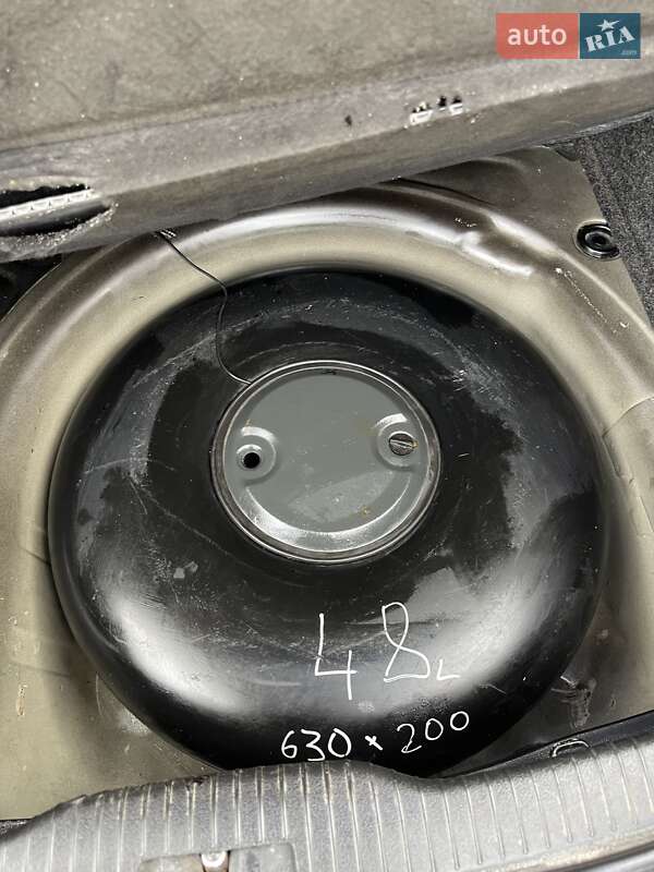 Хетчбек Volkswagen Golf 2003 в Харкові