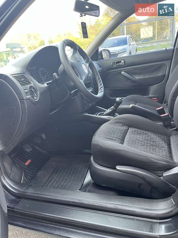 Хетчбек Volkswagen Golf 2003 в Харкові