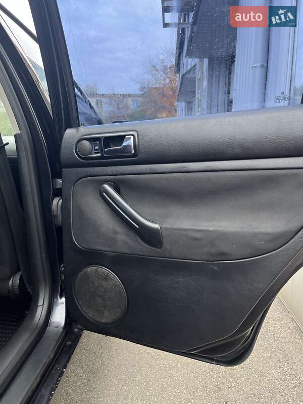 Хетчбек Volkswagen Golf 2003 в Харкові