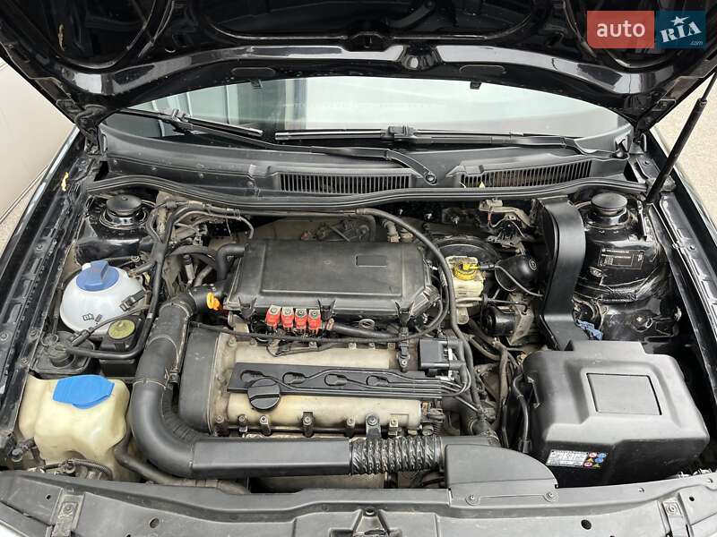 Хетчбек Volkswagen Golf 2003 в Харкові