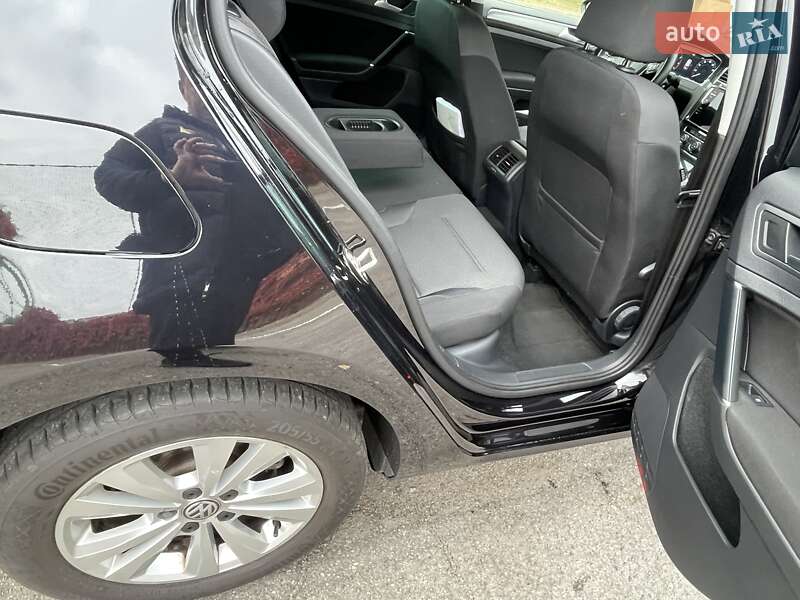 Хэтчбек Volkswagen Golf 2020 в Днепре