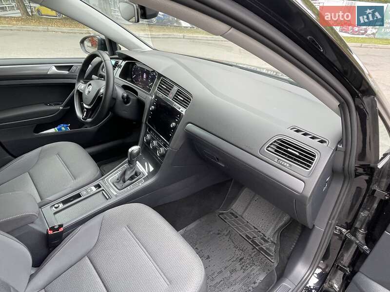 Хэтчбек Volkswagen Golf 2020 в Днепре