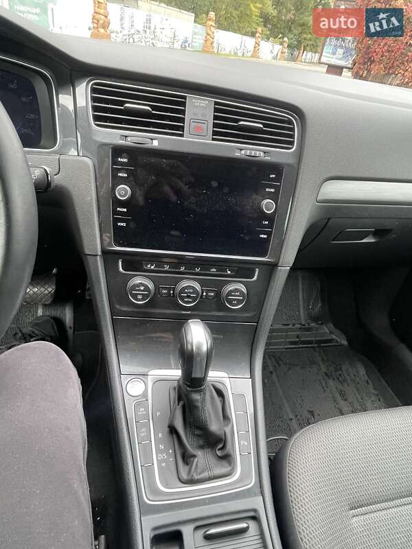 Хэтчбек Volkswagen Golf 2020 в Днепре